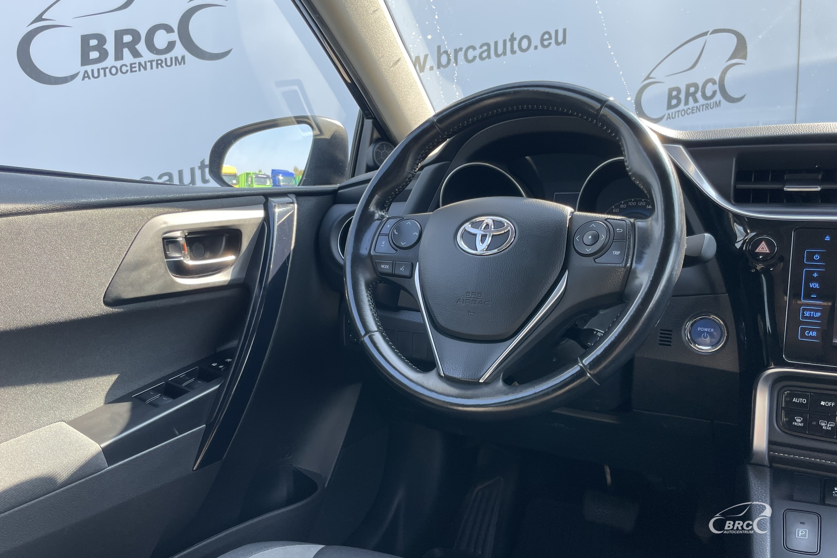 Toyota Auris 1.8 Hybrid e-CVT Automatas