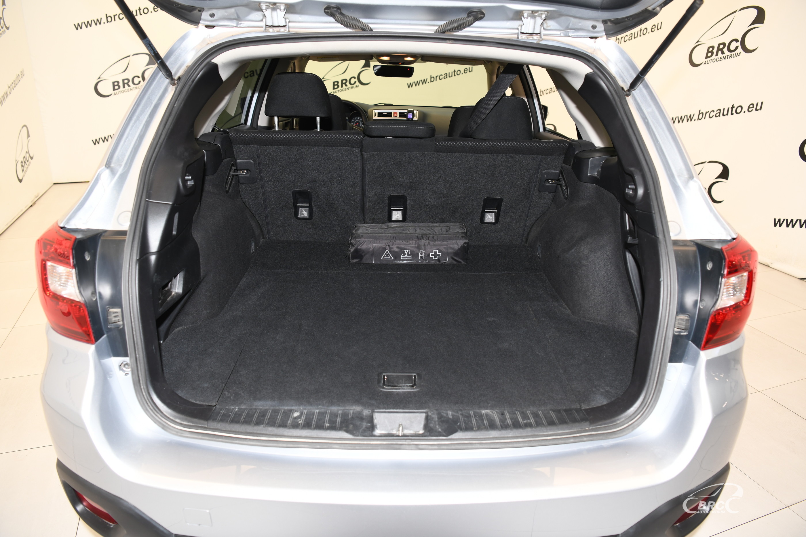 Subaru Outback 2.5i Symmetrical AWD Automatas