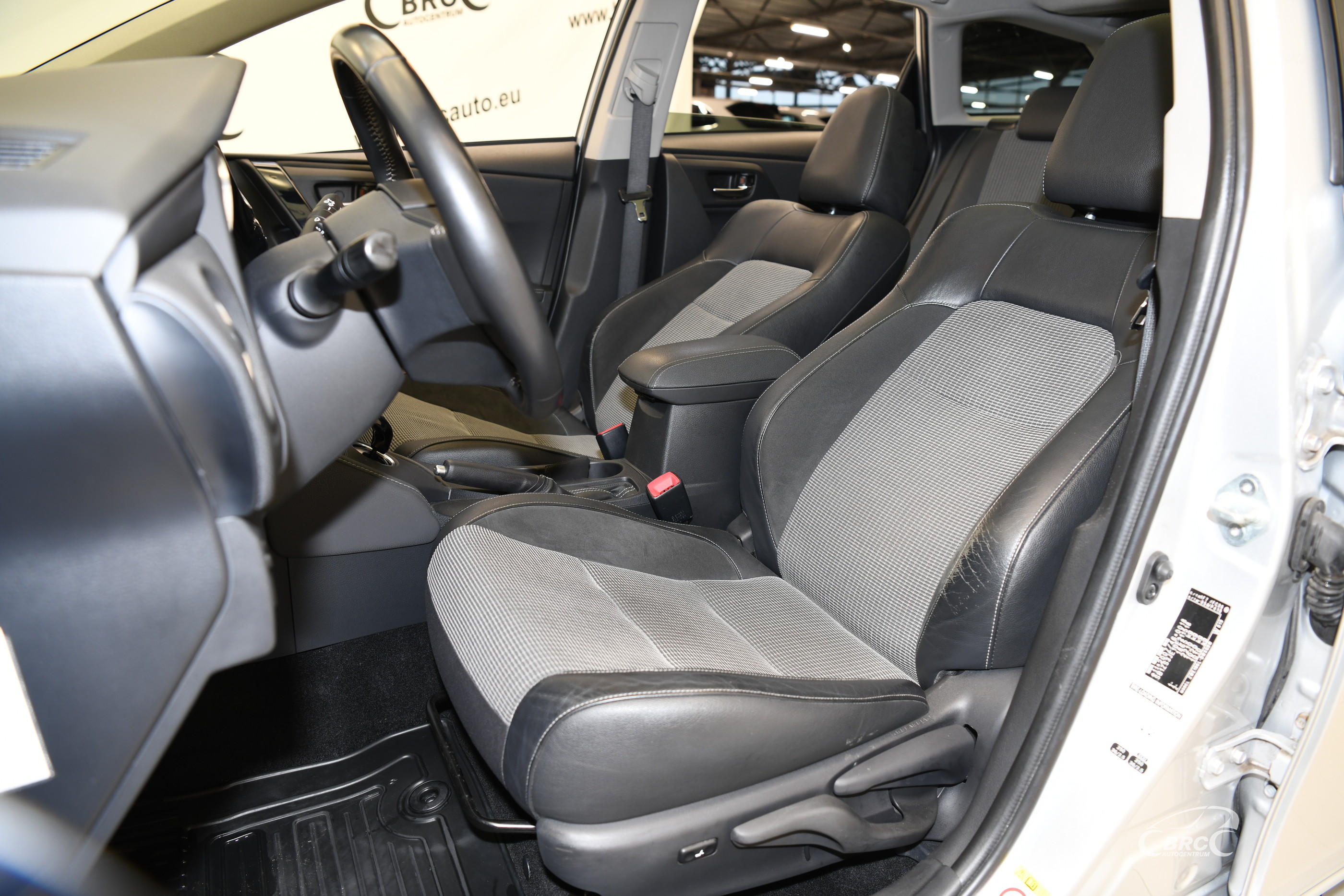 Toyota Auris 1.8 Hybrid Wagon Automatas