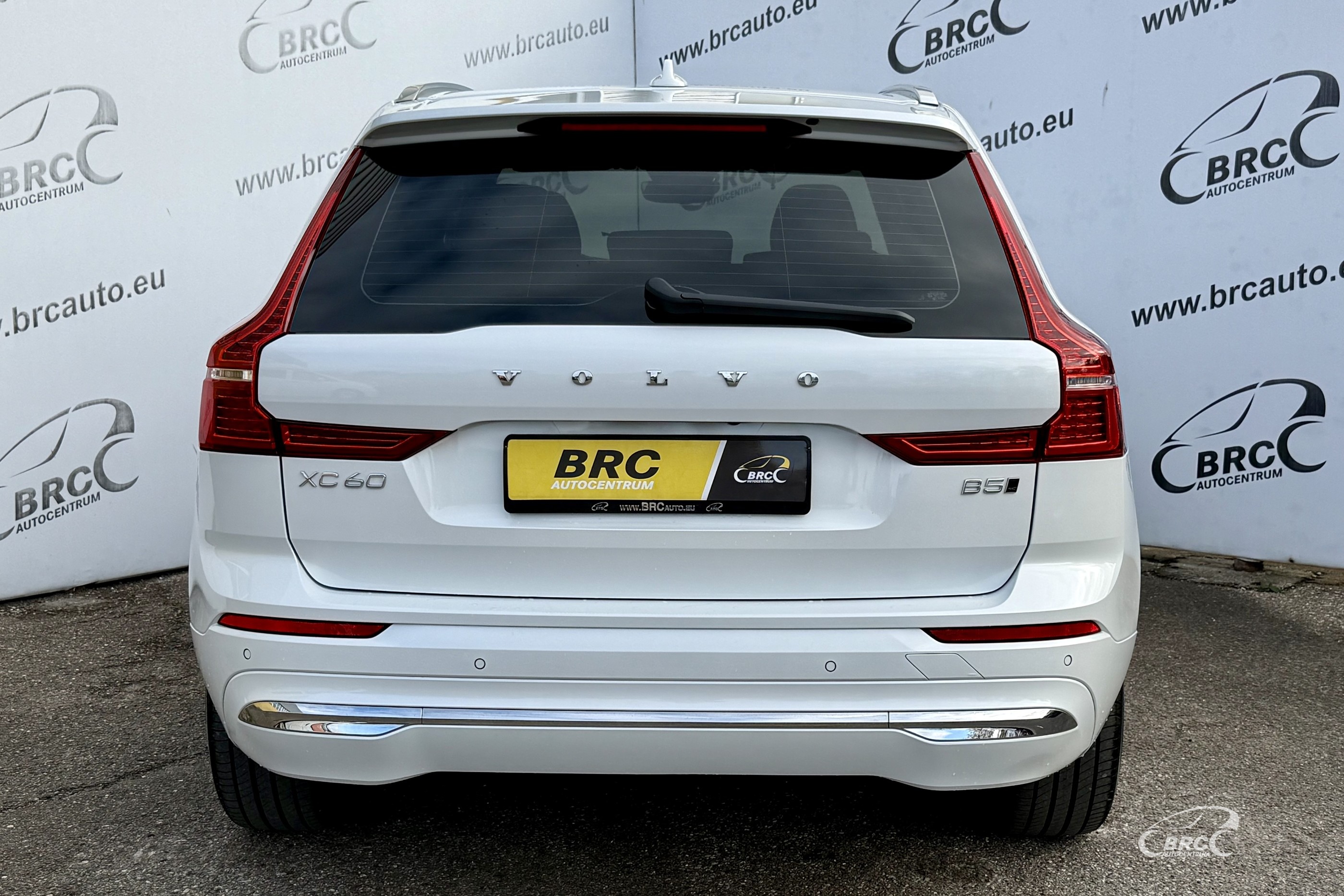 Volvo XC 60 2.0 B5 Mild-Hybrid Automatas