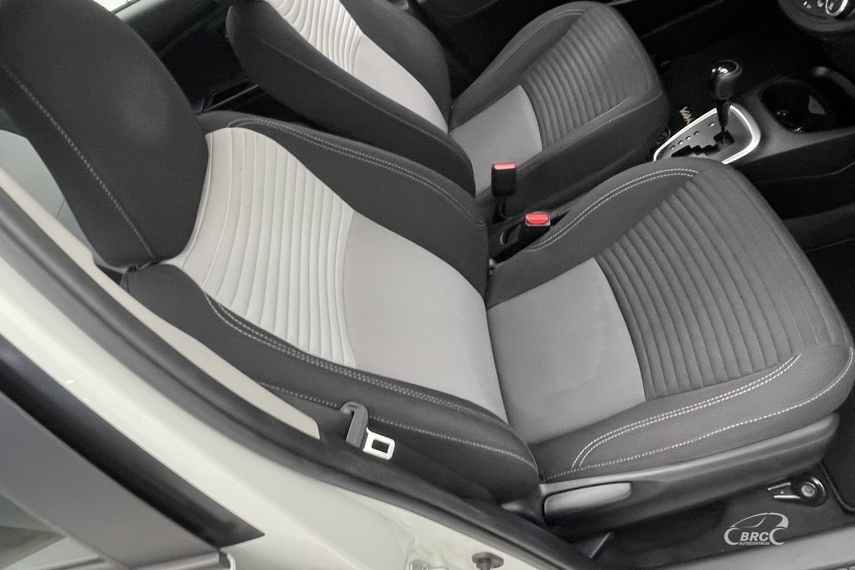 Toyota Yaris 1.5 Hybrid Automatas