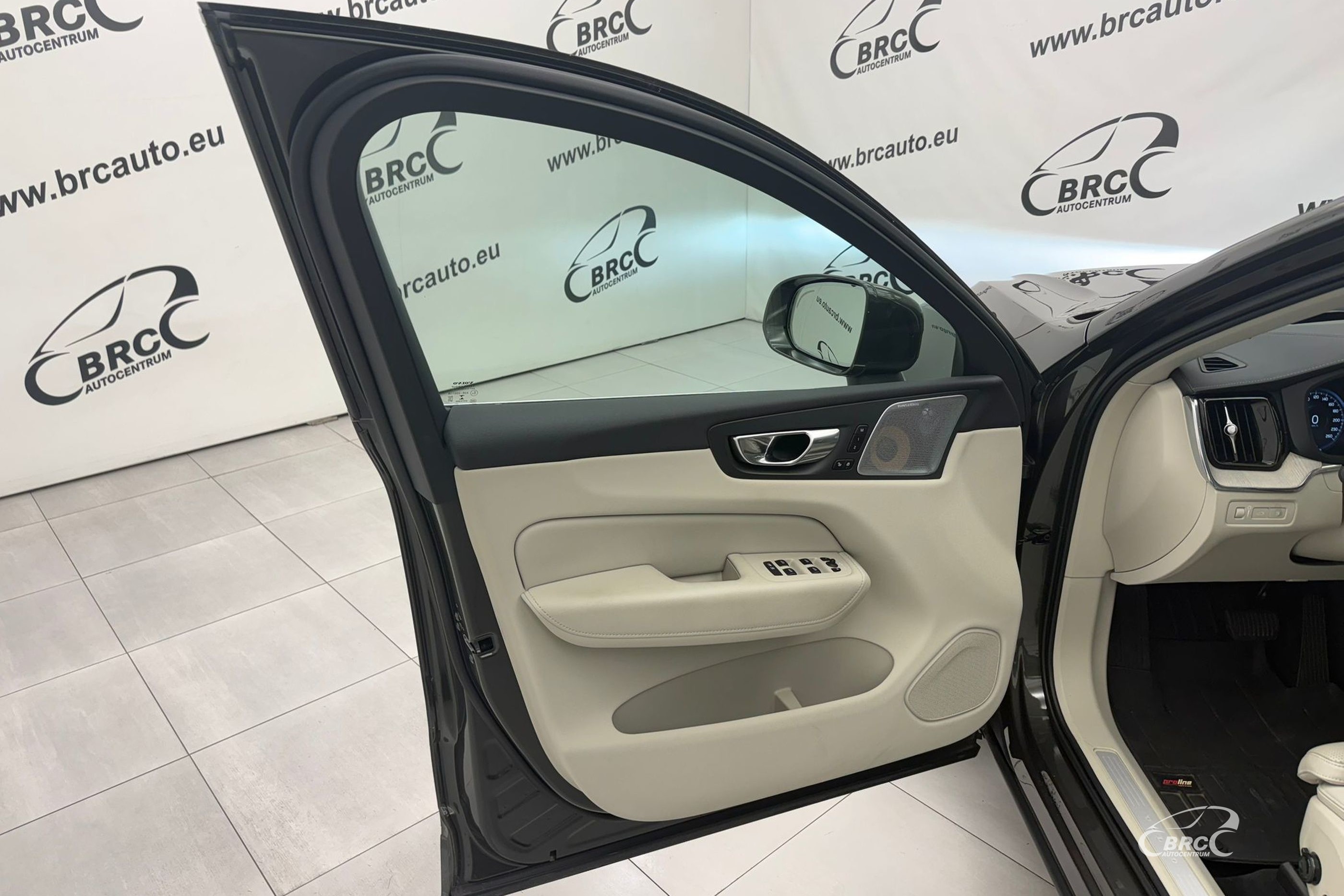 Volvo XC 60 T8 Inscription Plug-In AWD Automatas