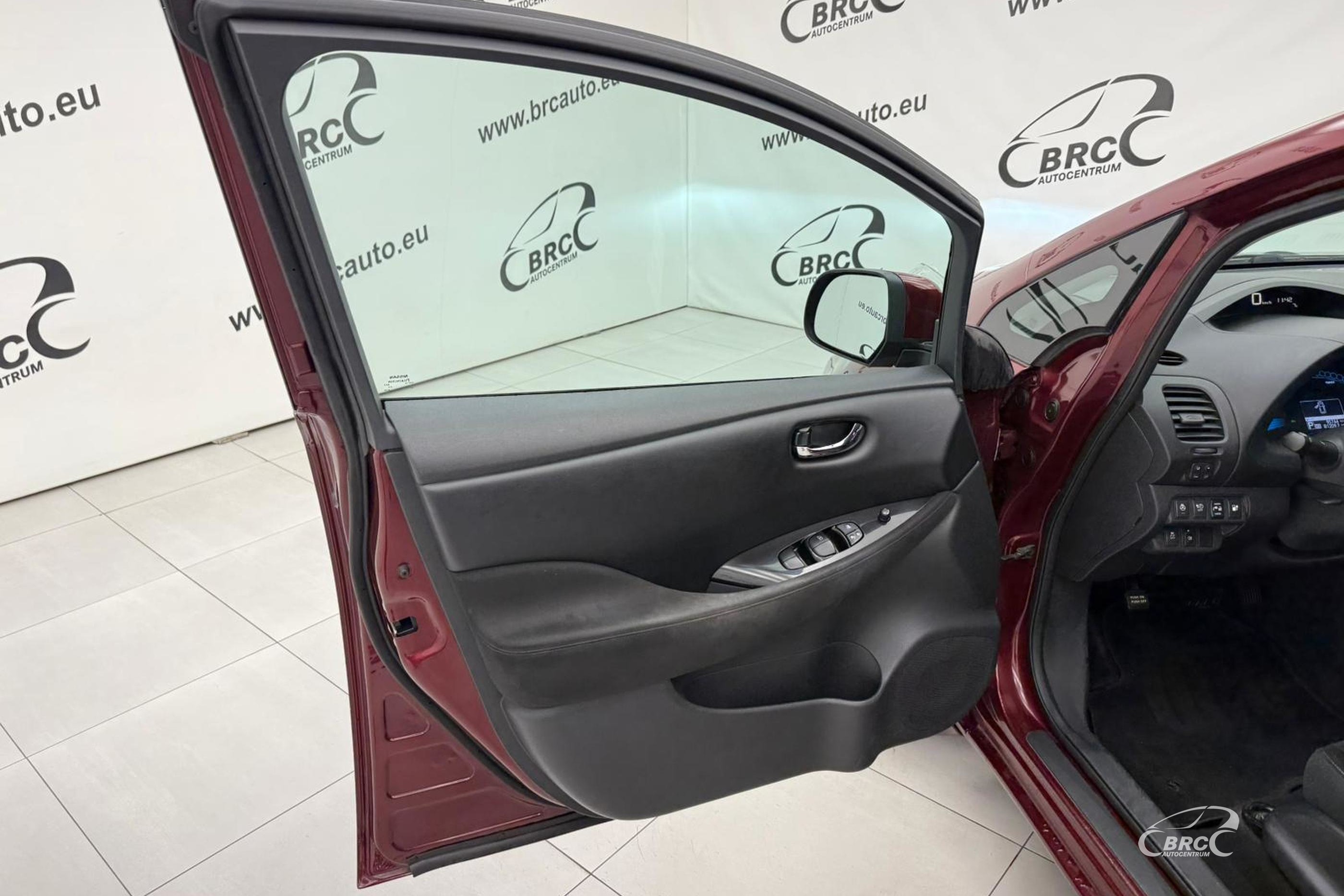Nissan Leaf 30 kwH Automatas