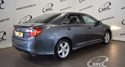Toyota Camry SE A/T