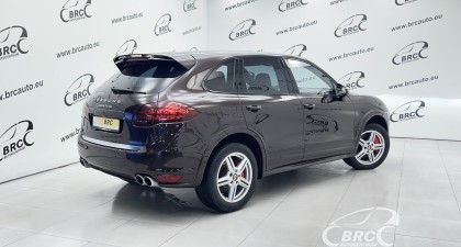 Porsche Cayenne 4.8 Turbo V8 Automatas