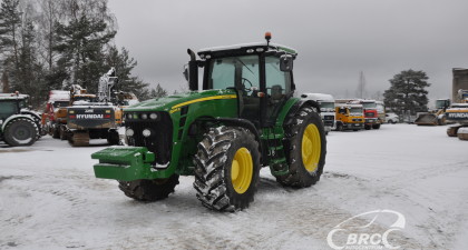 John Deere 8245R 